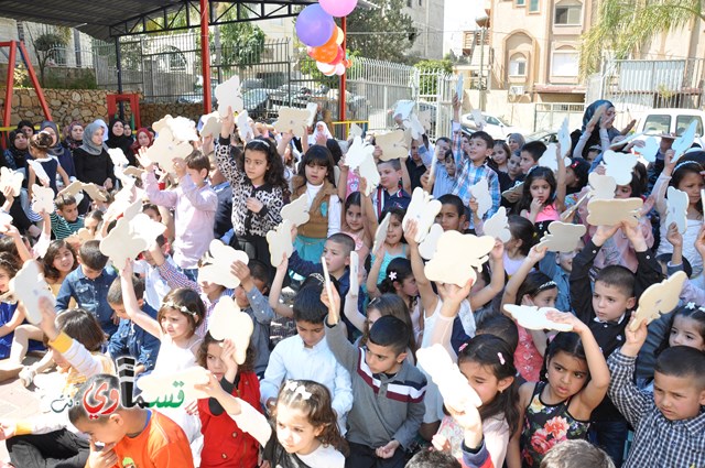 كفرقاسم – فيديو: بساتين الامل, السلام , والمحبة تحتفل بعيد الام على انغام عمو انس وجوقته ..